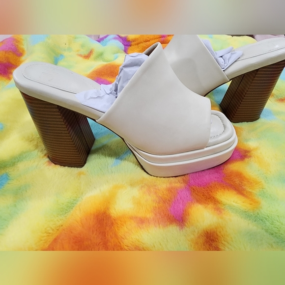 Groovy cream platform heels brand new spring edition from Justfab! - Picture 1 of 6